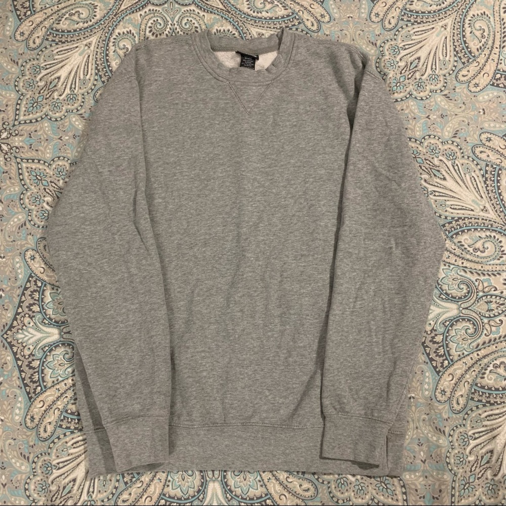 grey crew neck sweatshirt